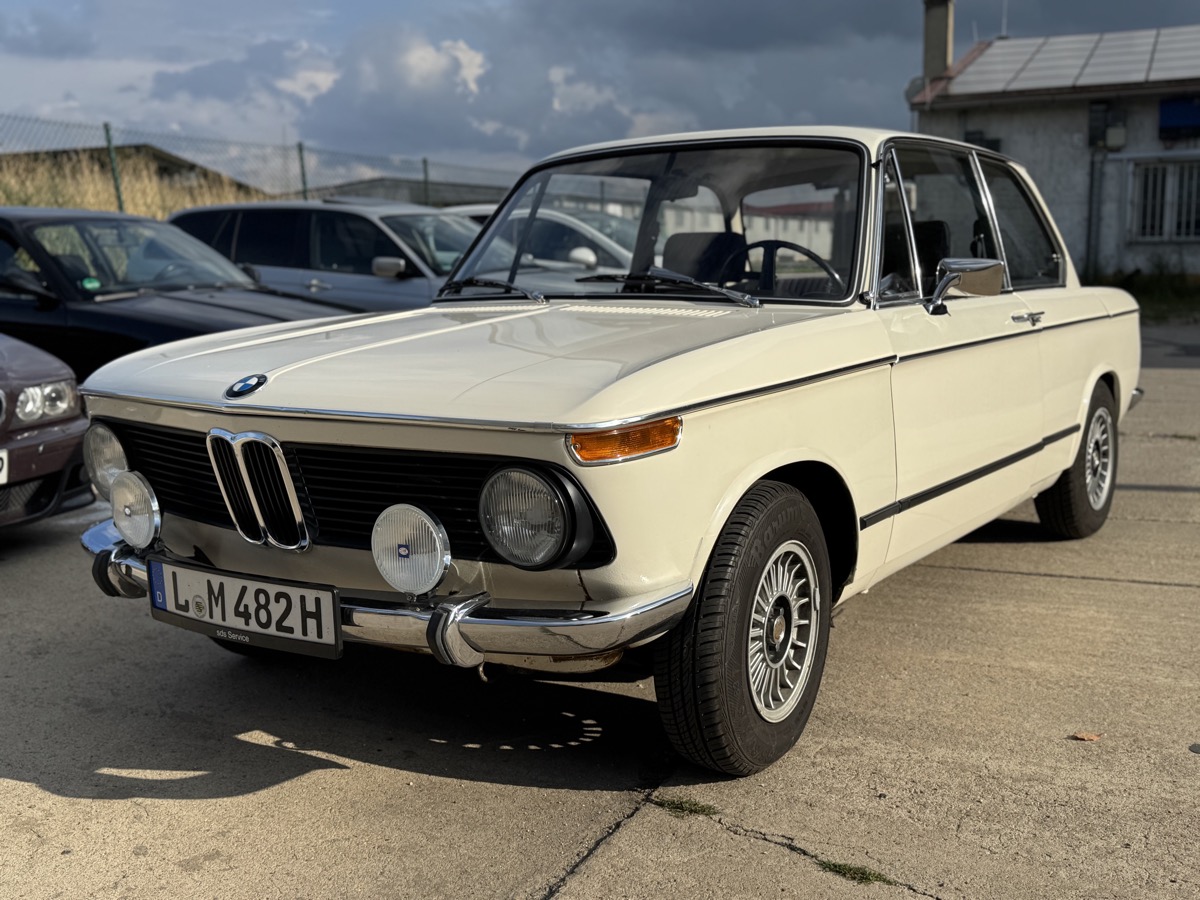 BMW 2002 Dreiviertelansicht vorn links