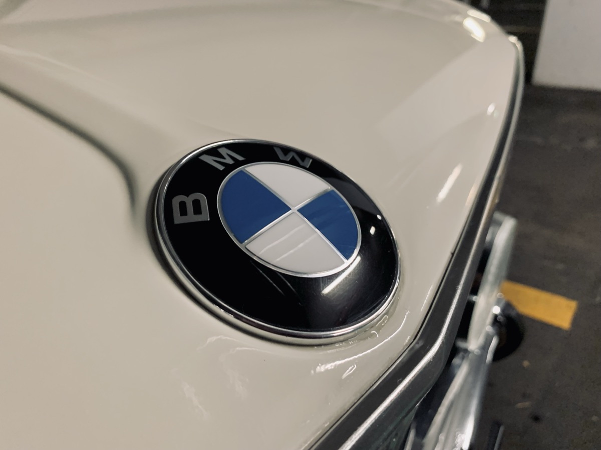 BMW Emblem Nahaufnahme, hochglanzpoliert